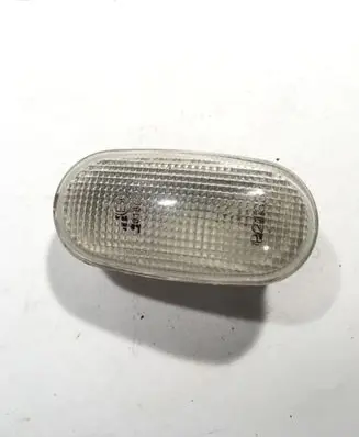Mitsubishi L200 Front fender indicator light E4016534 P2133