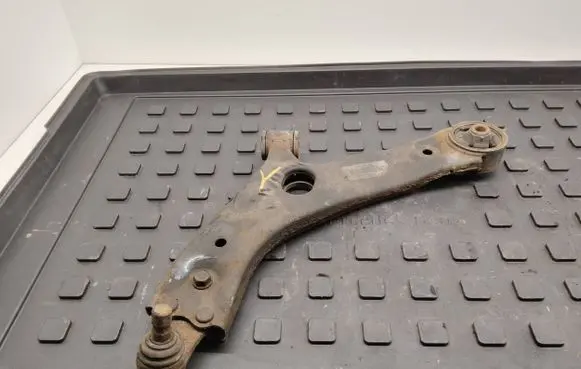 KIA Sportage Front lower control arm/wishbone