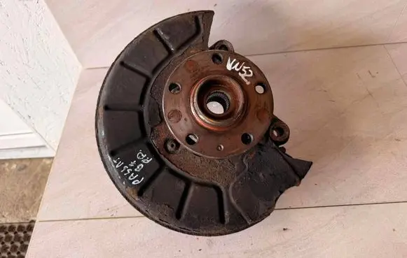 Volkswagen PASSAT B7 Front wheel hub