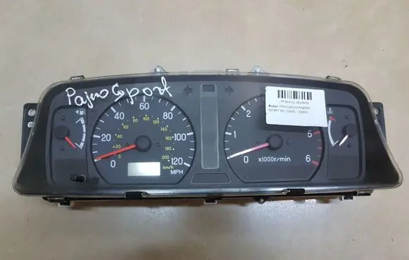 Mitsubishi Pajero Sport I Speedometer (instrument cluster) MR590142