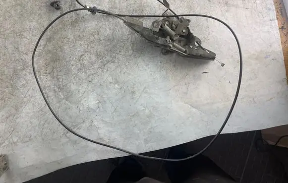 Toyota Corolla E120 E130 Engine bonnet/hood lock/catch