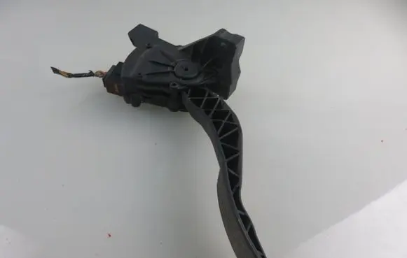 Mitsubishi Colt Accelerator throttle pedal 6PV00886600 A4543000304 MN125792
