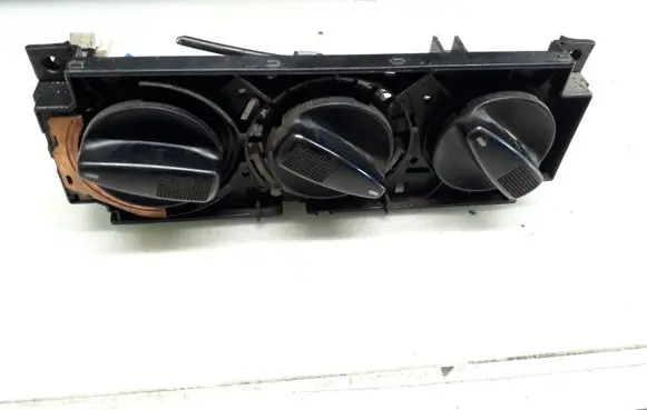 Volkswagen Golf III Climate control unit 1H0819045C 1H0820045C