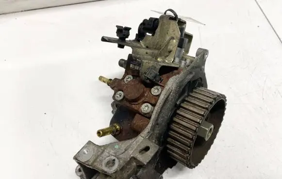 Mazda 3 I Fuel injection high pressure pump 0445010102 9656300380
