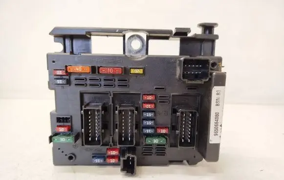 Fiat Ulysse Fuse module 9650664080 30751299 BSMB3
