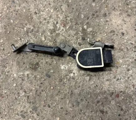 BMW 7 F01 F02 F03 F04 Headlight/headlamp level sensor 6860843