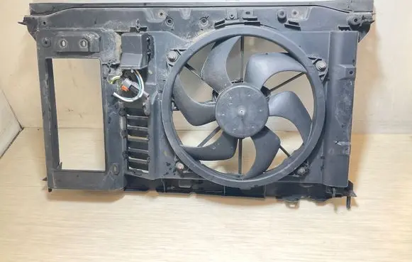 Citroen C4 I Picasso Radiator support slam panel