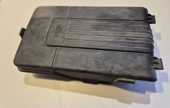 Skoda Octavia Mk2 (1Z) Battery box tray cover/lid 1K0915443A