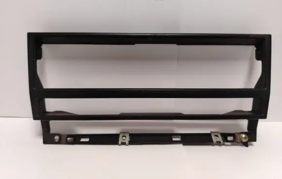 BMW 5 E39 Radio/GPS head unit trim 8247302
