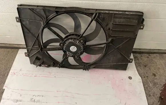 Volkswagen Golf Plus Radiator cooling fan shroud 1K0959455EF