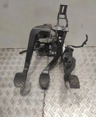 Audi A4 S4 B7 8E 8H Pedal assembly 8E1721523B