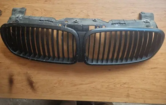 BMW 7 E65 E66 Front bumper upper radiator grill