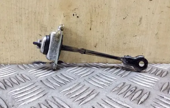 Opel Antara Rear door check strap stopper