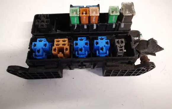 Ford Maverick Fuse box set 71543025 7154-3025