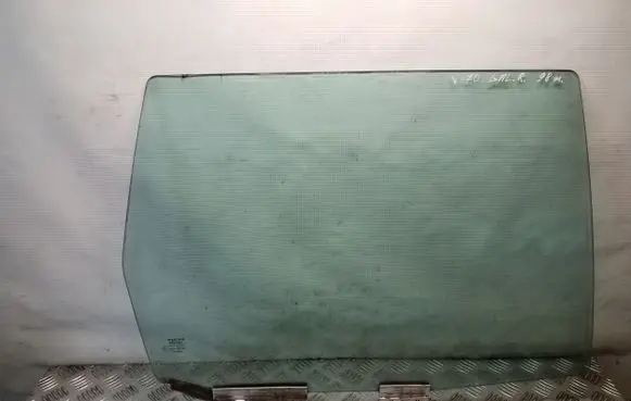 Rear door window glass