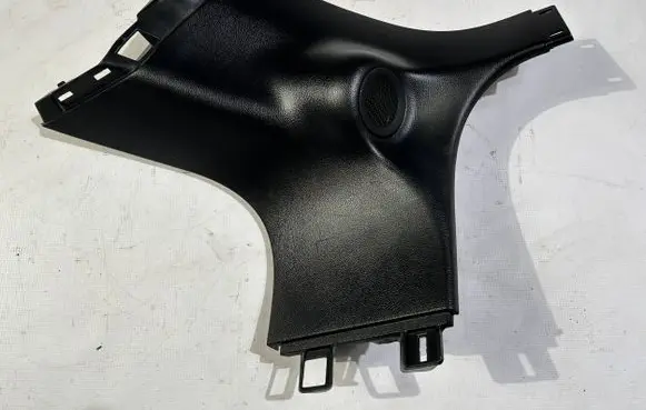 Jeep Grand Cherokee (D)pillar trim (top) 10gg60trmad