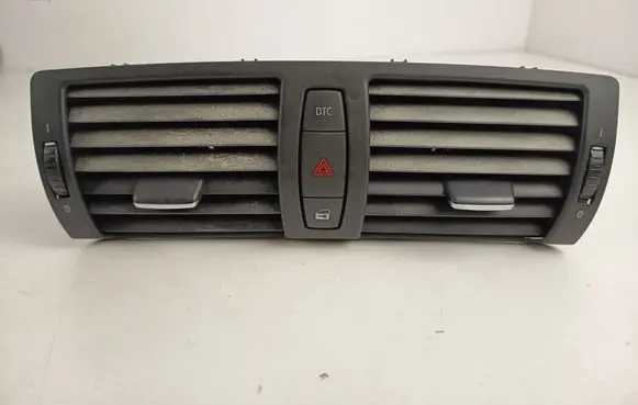 BMW 1 E81 E87 Dash center air vent grill 7059189