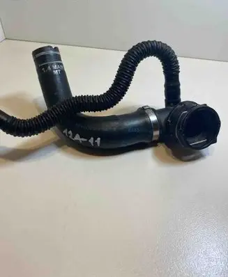 Engine coolant pipe/hose