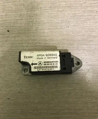 Mercedes-Benz E W210 Airbag deployment crash/impact sensor 0008209926