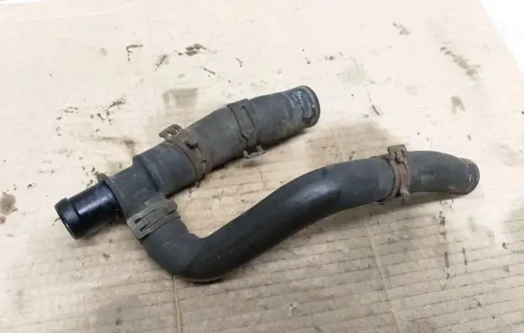Volkswagen Touran I Engine coolant pipe/hose