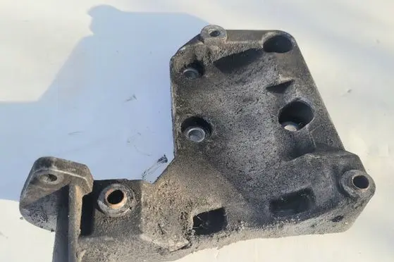 BMW 5 E39 A/C compressor mount bracket 