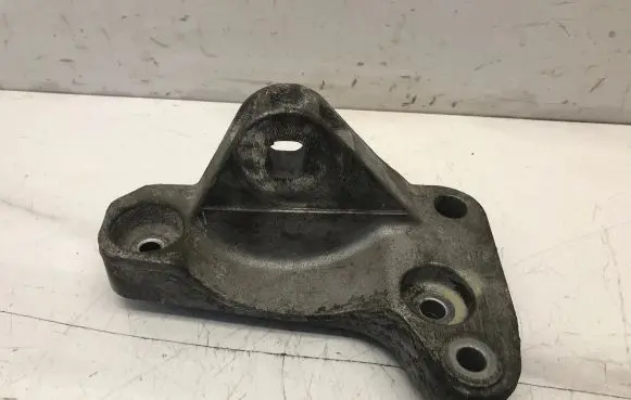 BMW 5 F10 F11 Engine mounting bracket 7H0199207C