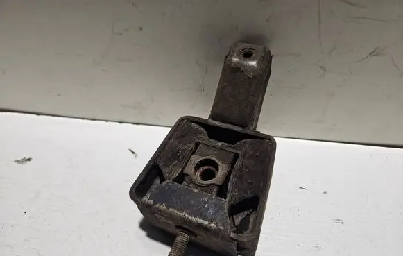 Ford Fiesta Engine mount bracket 89FB6038AA