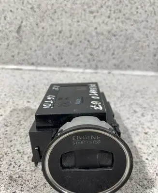 Volkswagen PASSAT B7 Ignition lock 3C0905843