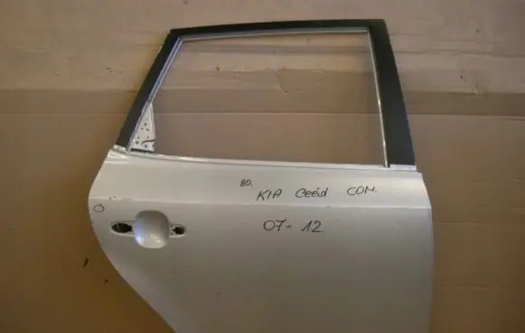 KIA Ceed Rear door