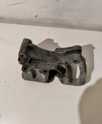 Ford Focus C-MAX Engine mounting bracket 3M516030