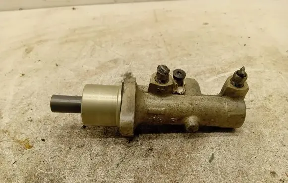 Ford C-MAX I Master brake cylinder