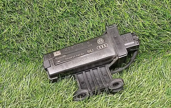 Audi A8 S8 D3 4E Tire pressure sensor 4E0907277B