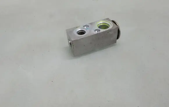 Chevrolet Epica Air conditioning (A/C) expansion valve 615932 68062317M