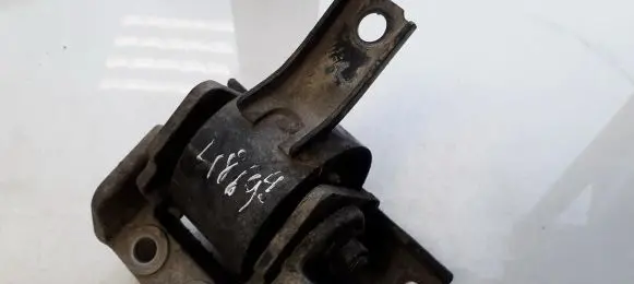 Mitsubishi Outlander Engine mount bracket