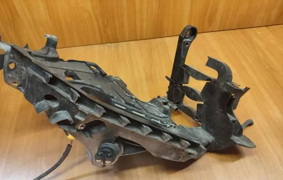 Audi A4 S4 B8 8K Headlight/headlamp mounting bracket 8K0805608A 2002838R
