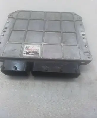 Toyota Avensis T270 Engine control unit/module 8966105F20 MB2759004732