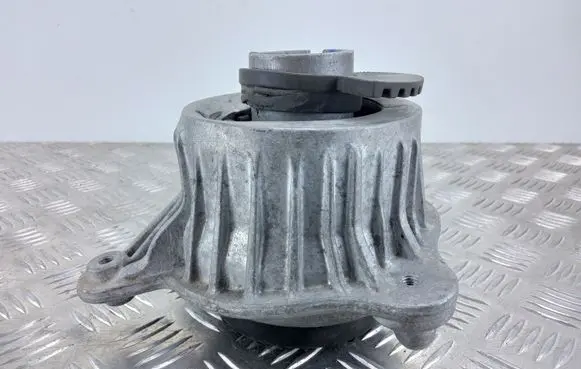 Mercedes-Benz C W205 Engine mount bracket A2052406617 3618760232L