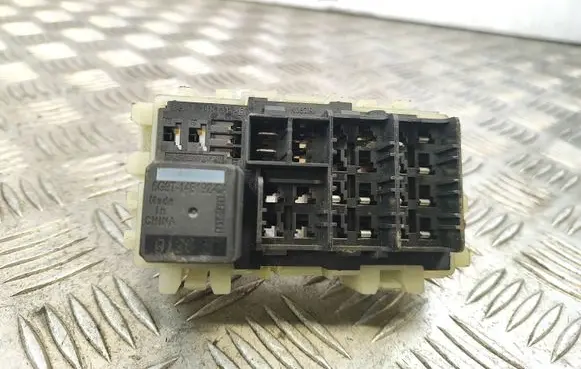 Volvo S60 Fuse module 6g9t14k131ab