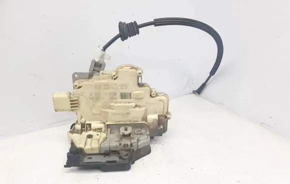 Volkswagen PASSAT B6 Coupe door lock (next to the handle) 3C4839015A
