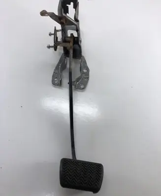 Toyota C-HR I Brake pedal