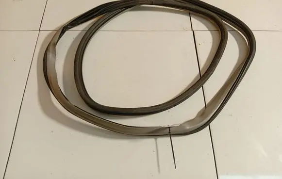 Cadillac SRX Rubber seal front coupe door 