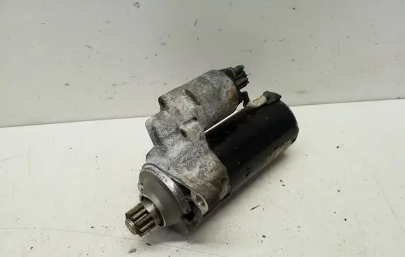 Volkswagen Jetta VI Starter motor 02E911024A 0001123044