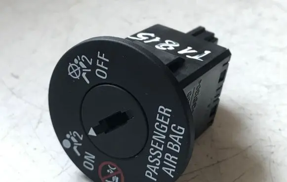 Passenger airbag on/off switch
