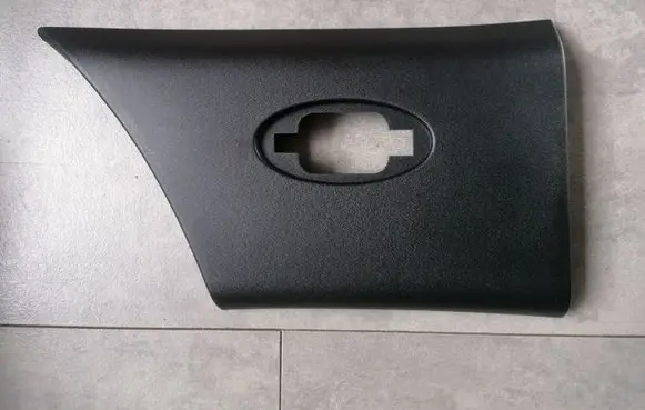 Rear fender molding trim