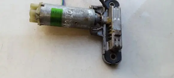Volvo S80 Seat adjustment motor 0130002492 198392-102