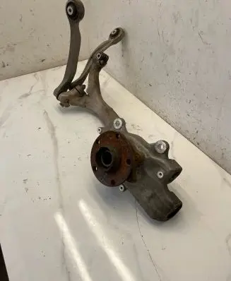 Front wheel hub spindle knuckle