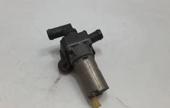 BMW 3 E90 E91 Coolant heater control valve 6928246 64116928246