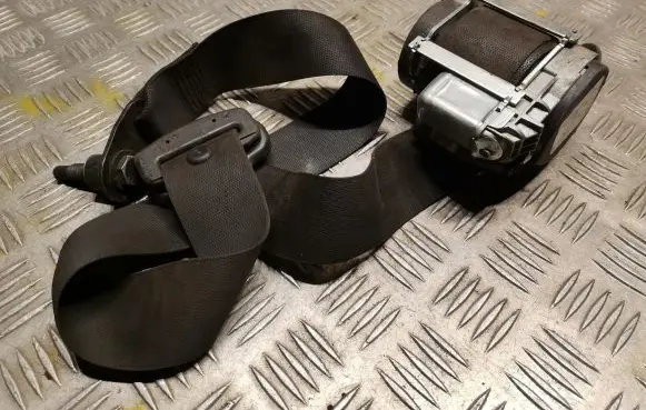 Mercedes-Benz B W245 Front seatbelt 1698608385
