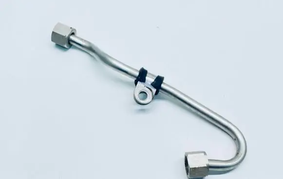 Volkswagen Jetta VI Fuel injector supply line/pipe 03C130241AQ