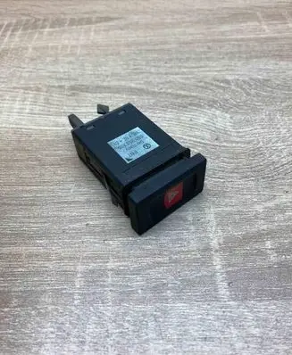 Volkswagen PASSAT B5.5 Hazard light switch 3B0953235